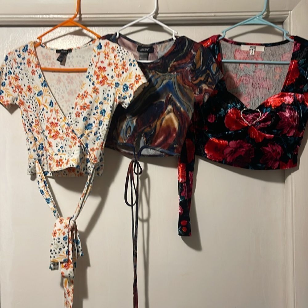 Floral and Abstract Crop Tops Set - Picture 2 of 10